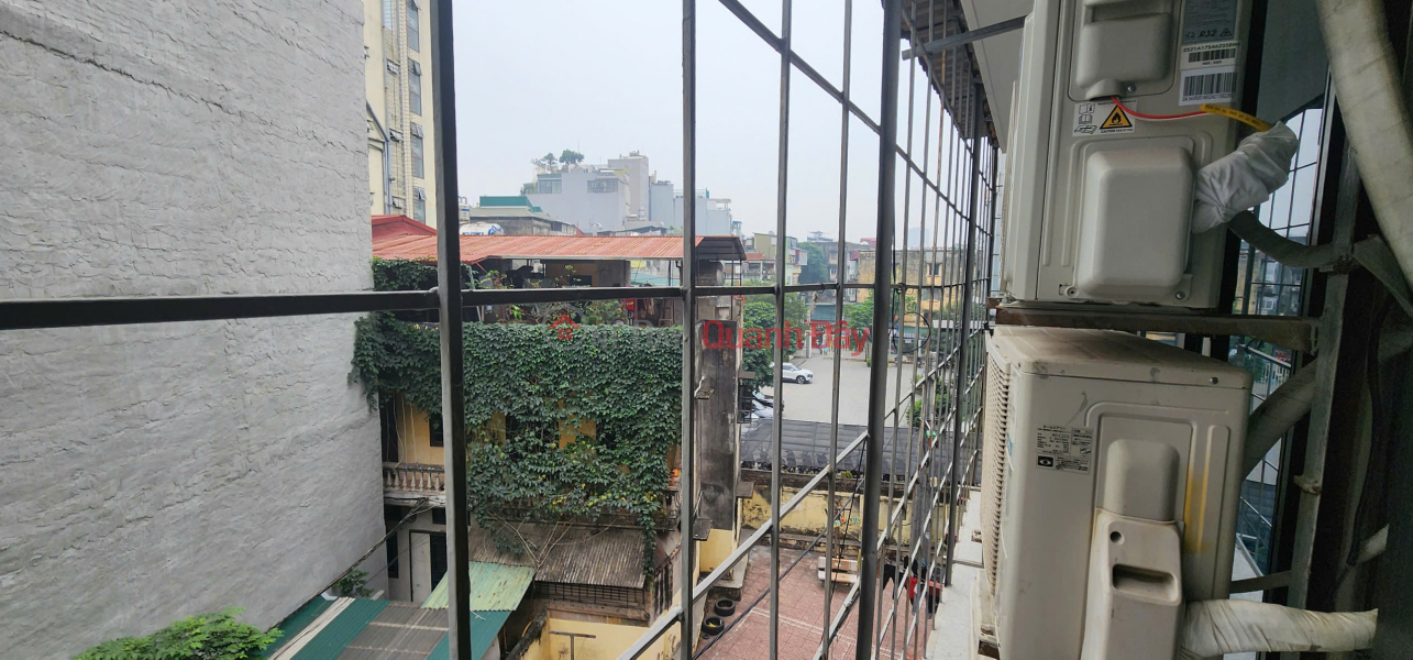 Apartment for rent in Nguyen Trai residential complex, 90m2, 3 bedrooms, 2 bathrooms, 11 million VND, move in immediately. Rental Listings