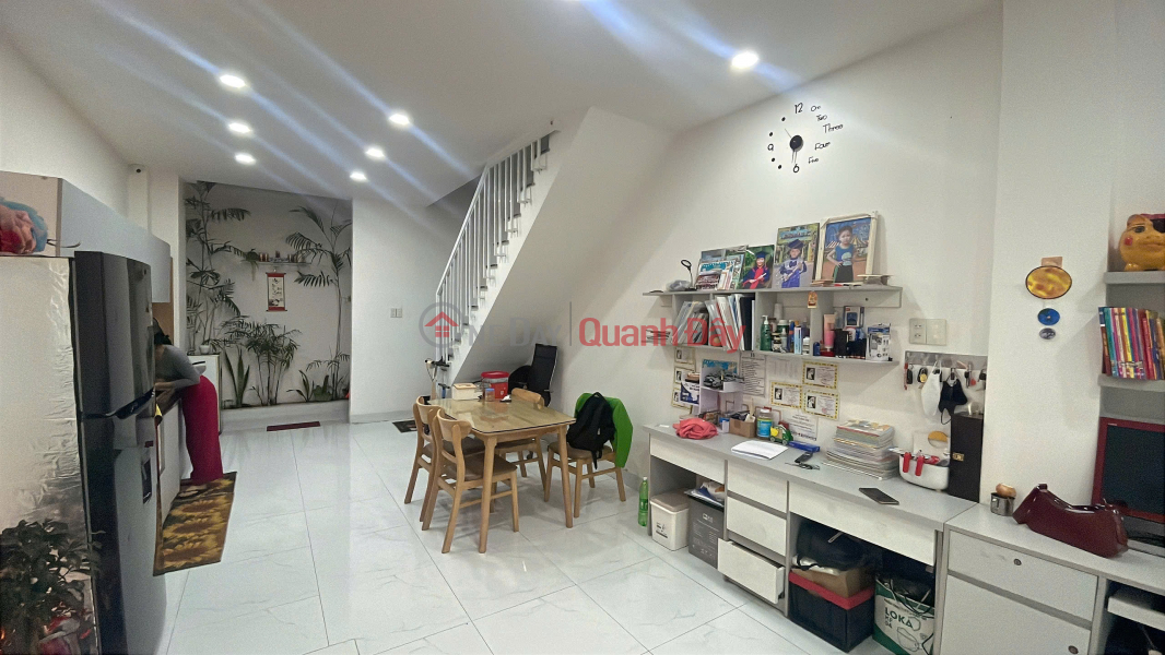 House for sale, 2-story concrete structure, in Dat Lanh Resettlement Area, Nha Trang. 13m wide paved road. Sales Listings