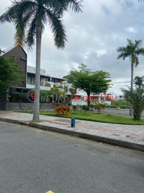 Land for sale on Nguyen My street, Hoa Xuan, Da Nang. Nice location right in a beautiful open park, good price for investment _0
