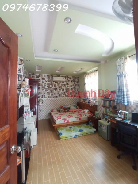 đ 8 tỷ ️ CHÍNH CHỦ CẦN BÁN Q.4 - CĂN NHÀ Tâm huyết chủ TỰ TAY XÂY - NHÀ ĐẸP, RỘNG THOÁNG, COI LÀ THÍCH NGAY.