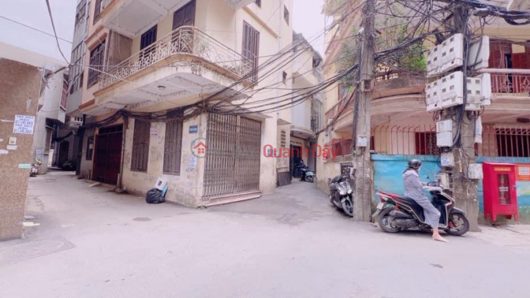 CAU GIAY CENTER - CAR PARKING GATE - RESIDENTIAL HOUSES CONSTRUCTED WITH SOLID COLUMN FRAME - 5 FLOORS, ABOUT 5 BILLION Sales Listings