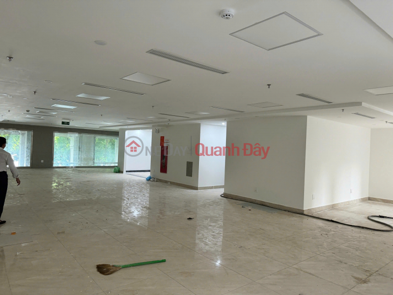 Full Glass Office 110m2 Trung Hoa Street, Cau Giay - 23 Million\\/Month. Car parking at the door | Vietnam, Rental | đ 22 Million/ month