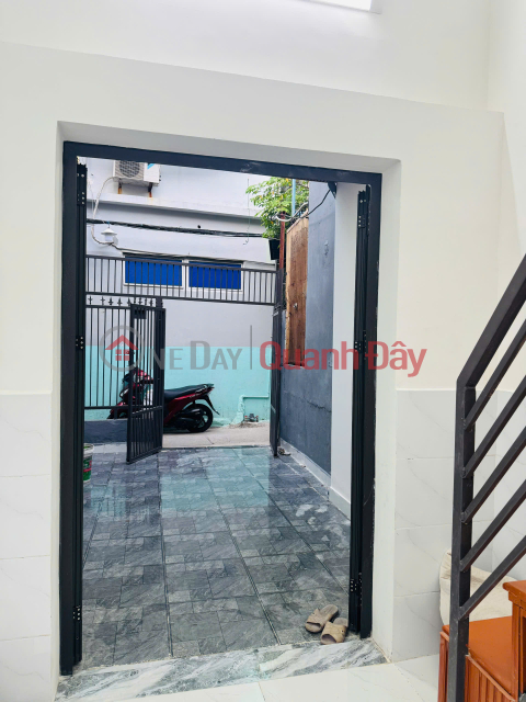 ► House with 2 street frontages, 1 house accessible by car, near Dien Bien Phu main road, 40m2, spacious yard, 2.x billion VND _0