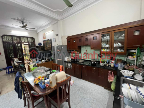 The owner sells the Tran Quoc Hoan PL 2 house with free car space> 17 billion 80m 4T _0