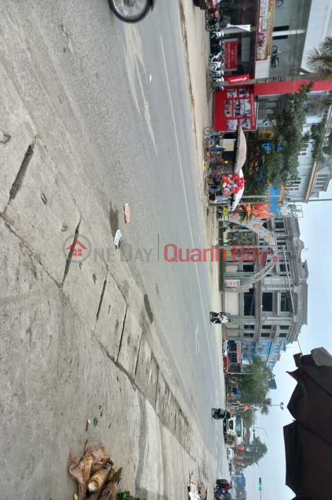 There are 2 lots left on Highway 6 in the central area of Luong Son town for sale _0
