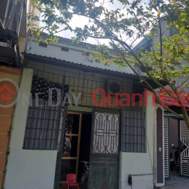 Old house on Hung Vuong street near Go Thai Binh. Area 95 m², car parking alley at door. _0