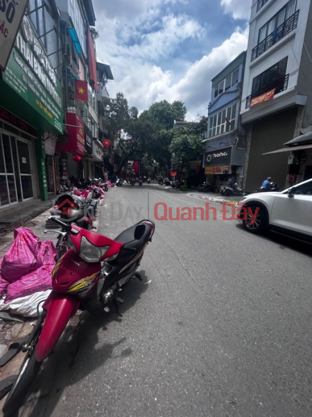 Central street of Hai Ba Trung district, near Bach Khoai, street, 5T, 4m frontage, 6 billion Sales Listings