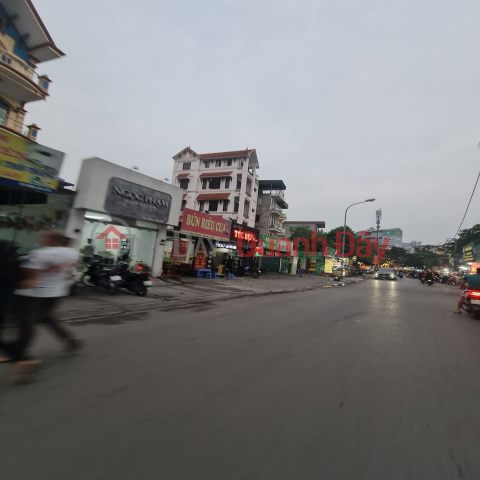 Selling a brand new 3-storey house of 180m2, including the entire red book, 60m2 for car access in Dong Du, Gia Lam. Contact 0989894845 _0