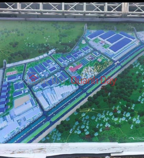 The owner needs to sell a 300m2 plot of land for residential purposes 500m from Phu Nghia industrial park for more than 3 billion _0