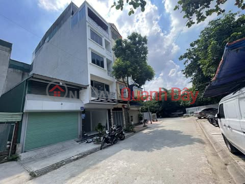 New house is beautiful and sparkling, Cars avoid the sidewalk for business, _0