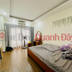 House at Lane 16 Hoang Cau, clean and beautiful, only 1 fully furnished room for quick rent for only 2.8 million _0