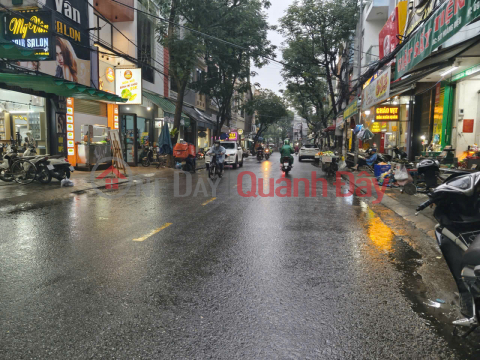 ► House on Hoang Dieu street, 2-way traffic, 75m2, 4.8m frontage, 2 floors, near the market, excellent business location, 14.x billion VND _0