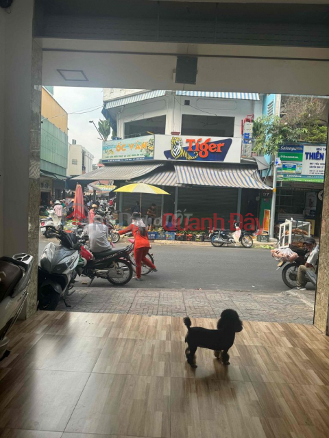 Business premises close to Pham Van Hai market _0