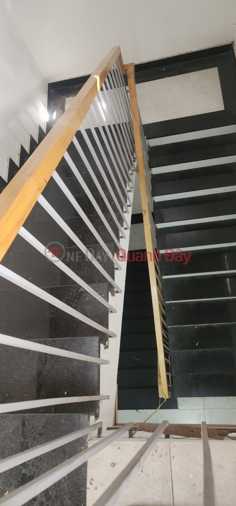 ► MT Ha Huy Giap, right next to the Administrative Center, 80m2, 4 floors, 12 rooms, 10.x billion VND _0