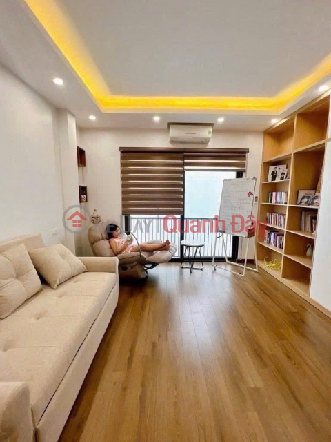 TRUNG KÍNH 31M x5 TẦNG GIÁ 9,1 TỶ,NGÕ THÔNG,NHÀ ĐẸP,FULL NỘI THẤT _0