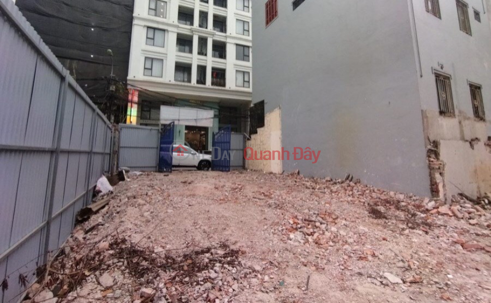 Chủ nhà cần bán mảnh đất LÔ GÓC mặt phố gần phố Nguyễn Trãi 196m2, Mặt tiền 8,8m, giá 46 tỷ. Niêm yết bán