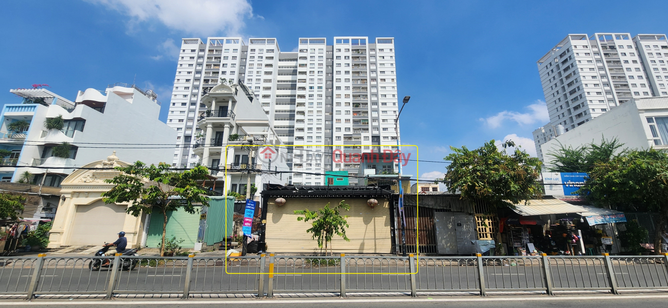 Property Search Vietnam | OneDay | Residential, Rental Listings | House for rent on Tan Hoa Canal frontage, Tan Phu District, 224m², 8m wide.