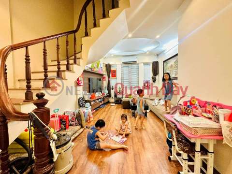 HOUSE FOR SALE WITH FURNITURE FREE - Alley 262 Nguyen Trai 38m2\/ 5 Floors only 5.2 Billion, BEAUTIFUL HOUSE _0