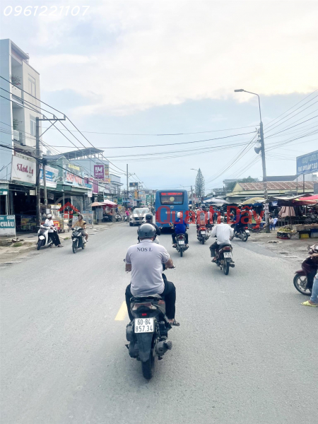 Urgent sale, family needs money to pay bank interest, private book, residential property near market | Vietnam Sales đ 400 Million