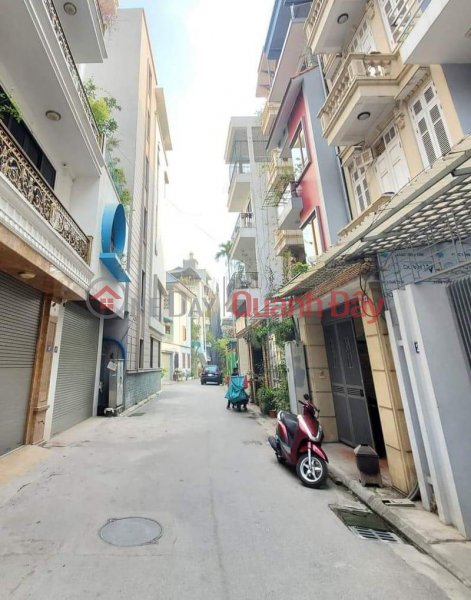 Selling Ngoc Thuy house, 40m, 5 floors, avoid cars, near Khai Son Hill, more than 4 billion. Sales Listings