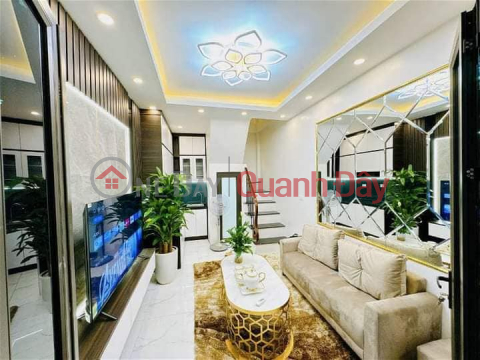 NHÀ MỚI ĐẸP GẦN ROYAL CITY NGÃ TƯ SỞ 4 TẦNG GIÁ:2.8 TỶ MẶT NGÕ THÔNG KINH DOANH BUÔN BÁN 20M RA ÔTÔ TRÁNH _0