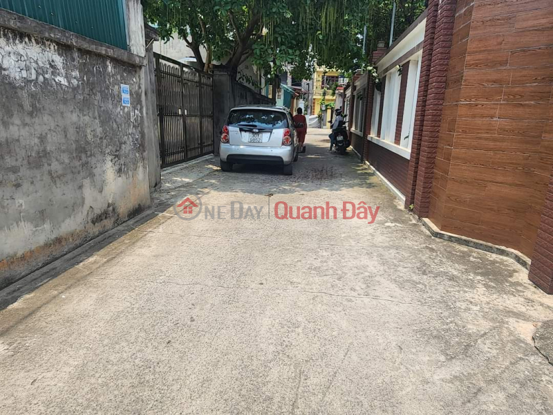 OWNER NEEDS TO SELL URGENTLY EXPENSIVE 3-STORY HOUSE, READY TO LIVE, SOLID CONCRETE. IN DONG ANH, OTO AVOIDING ROAD, PRICE 2.4 BILLION CTL, Sales Listings