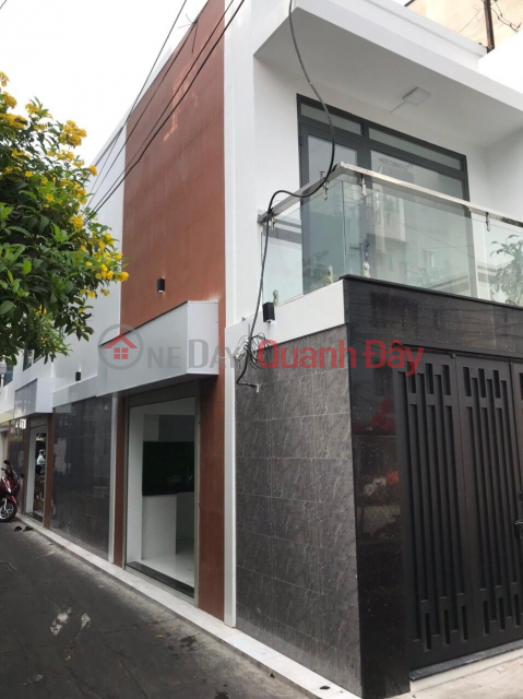 OWNER Needs to Sell House Quickly, Nice Location, 3 Fronts in District 4, HCMC _0