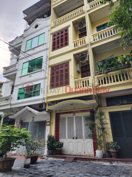 Bán nhà Bạch Đằng, HBT 45m x 4PN, vỉa hè, ô tô, KD, giá 16.3 tỷ. LH: 0366051369 Niêm yết bán