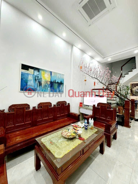 House for sale on Hang Bong street, 60m2, 3 floors, 4m frontage, slightly over 43 billion VND, excellent for business. Sales Listings