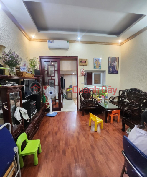 Nga 4 So collective, Nguyen Trai 42m2, 2nd floor, closed kitchen and toilet, car parked below, 1.55 billion Sales Listings