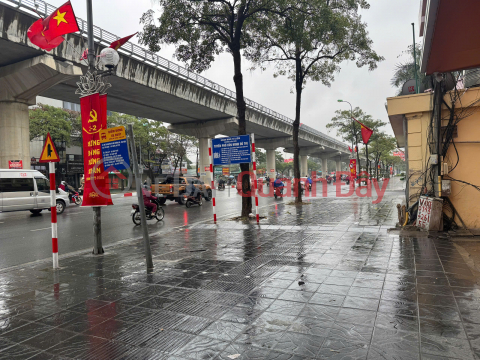 Urgent sale, owner deeply discounts super product house on Ho Tung Mau street _0