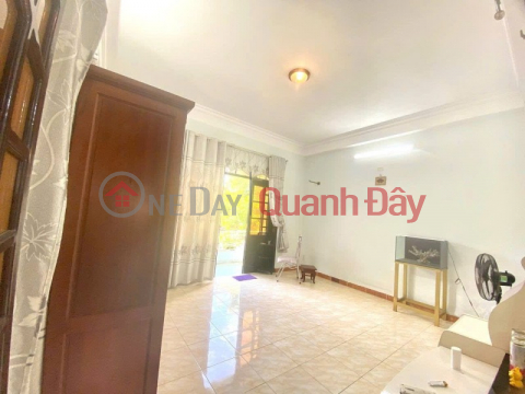 ► Frontage of 10.5m Tieu La street, near Hoa Cuong market, 180m2, 6.7m wide, 2-way car parking, only 95 million\/m2 _0