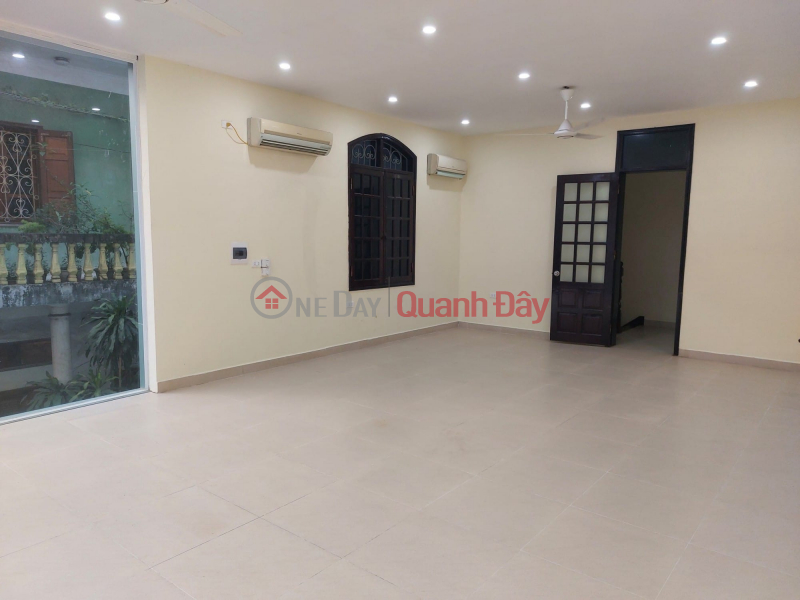 65m Front 5.5m Nhon 10 Billion Center of Cau Giay District. Corner Lot Car Parking Door Stop Day and Night. New House Residential Area Sales Listings