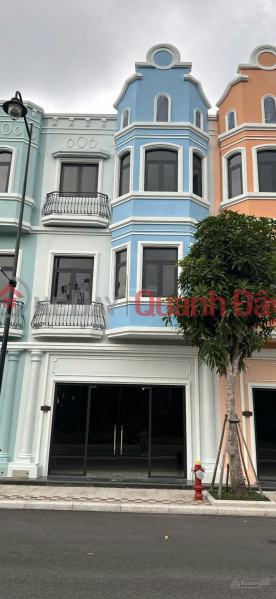 Selling at a significant loss to repay the bank: Vincom Phu Quoc shop, 12.5 billion VND, 128.7m2, located on a main road in the city center. Sales Listings