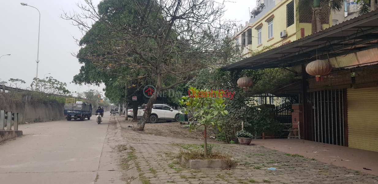 Selling 416m2 of land on An Duong Vuong Trong De street, 14m frontage Sales Listings