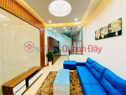 BEAUTIFUL TET HOUSE IN TAY HO DISTRICT 5 FLOORS 10M TO STREET FACE Area: 40M2 MT: 3.6M 3 BEDROOM PRICE: 4.8 BILLION _0