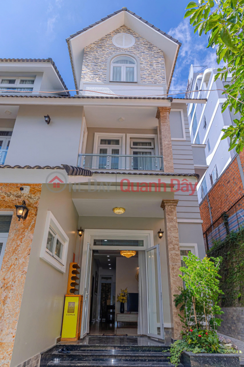 Villa with 5 bedrooms and a large garden for rent at 30 million VND on Trang Trinh Street, Da Lat, Lam Dong. _0