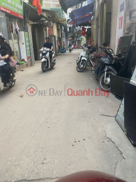 Land for sale in Linh Nam, 82 square meters, with 7 entrances to the house _0