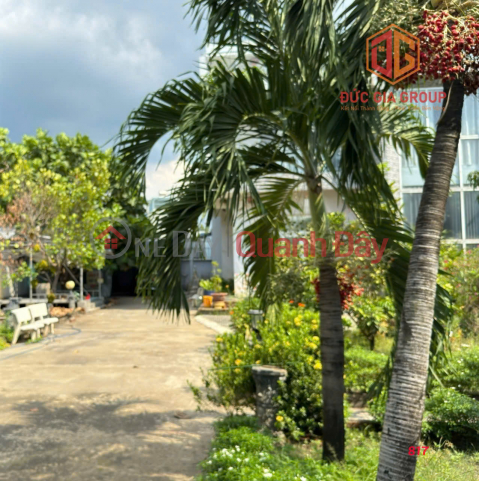 Bán căn biệt thự sân vườn gần 1000m2, gần cầu Hoá An, đường nhựa 6m, giá tốt _0