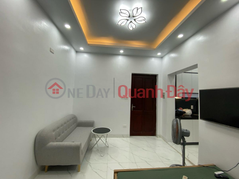 Selling apartment, collective Ham Tu Quan, Hoan Kiem 30m, bedroom, living room, kitchen, live in 1.35 billion. Contact: 0366051369 _0