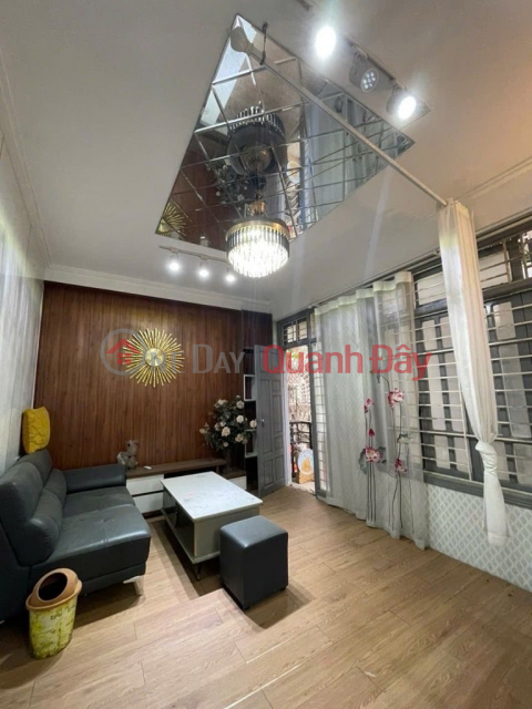 Lac Long Quan Street, 35m² x 5 floors, 10 billion VND, alley accessible by car, suitable for business, connecting to various routes. _0