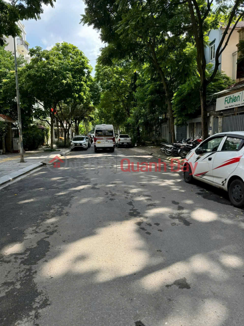 DETACHED VILLA IN EXTREMELY BEAUTIFUL LOCATION ON TRAN KIM XUYEN STREET, CENTER OF CAU GIAY DISTRICT.<br \/> ELEVATOR - DIAMOND LOCATION - _0