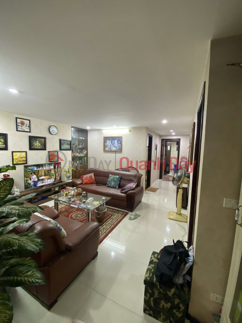House for sale on Le Dai Hanh street, 30m2, 4 floors, 4.2m frontage, 10.4 billion VND, wide alley allowing motorbikes to turn around. _0