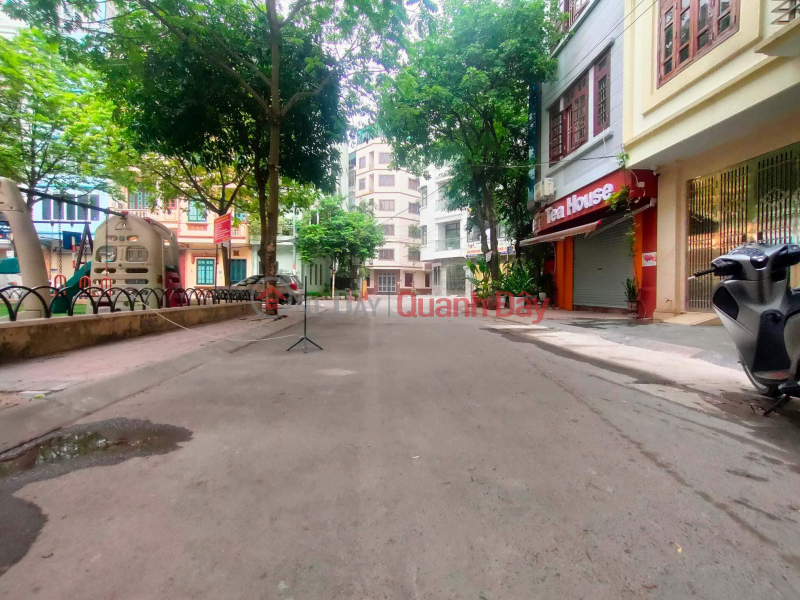 62m 5 Floor Frontage 5m Subplot View Park Dang Thuy Tram Street, Cau Giay. Sidewalk Soccer Ball Business Peak. UMBRELLA Sales Listings