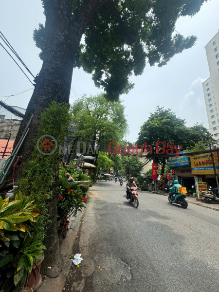 House for sale on Hoang Hoa Tham street - Corner lot - Car parking at door - Top business - 54m2*5 floors, frontage 3.7m - Price 15 billion Sales Listings