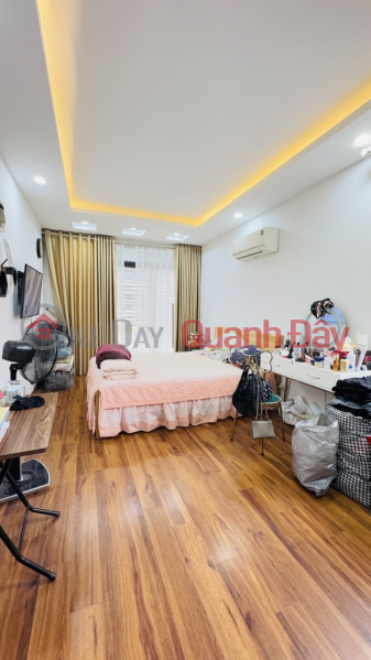 đ 11,8 tỷ | Hoàng Đạo Thành, lô góc 6 tầng xe tải tránh, kinh doanh sầm uất, thông tứ phia