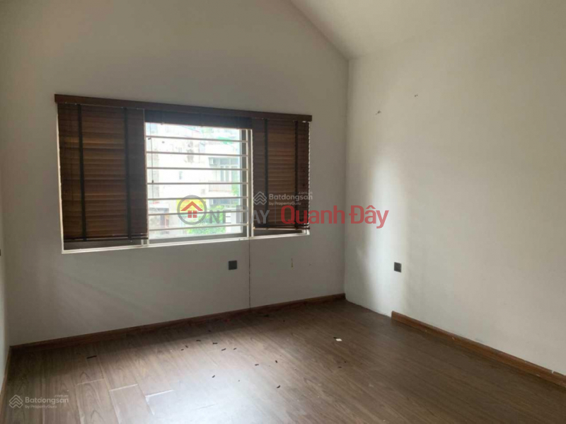 Cheap 80m2 office for rent on To Huu - Le Van Luong street, already divided into 3 rooms, priced at 11 million Rental Listings