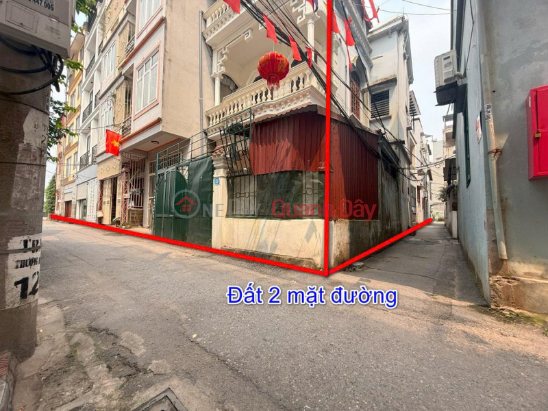 OWNER urgently selling a townhouse at No. 9, Vu Dinh Tung Street, Co Linh Road, Long Bien District, Thach Ban. Sales Listings