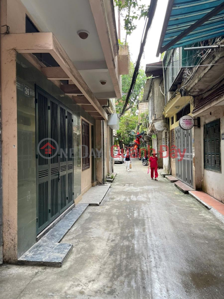 đ 12 Billion House for sale on Chua Boc Street, divided into lots, car parking at the door, 2 airy areas, business 12 billion \\/ 45m2