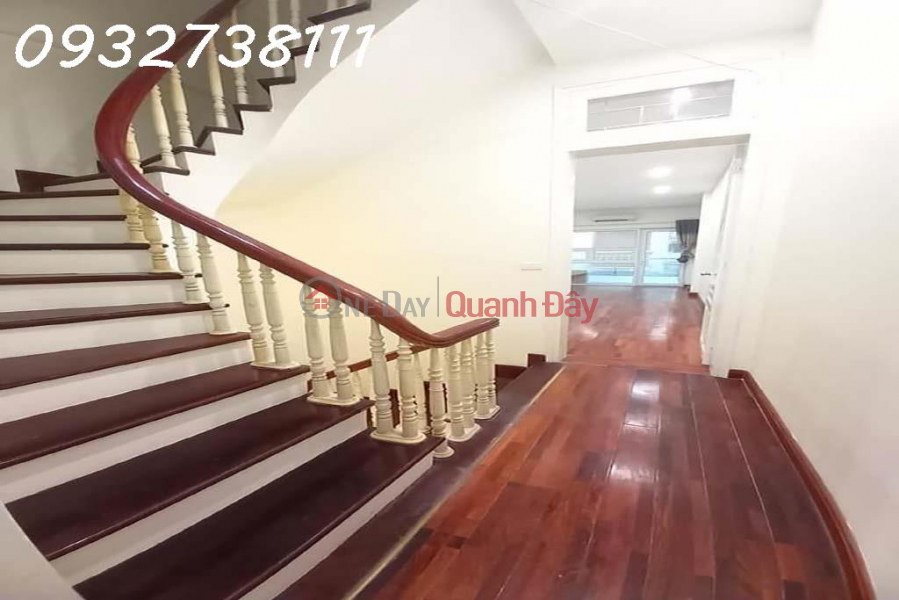 đ 11 Billion House for sale by owner Near Lang Ha street, 56m2, 5 floors, high-class furniture, full of utilities